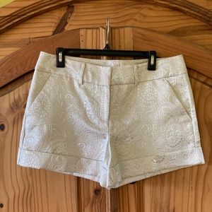 Women's New York & Company white silver swirl flat front chino shorts size 10.